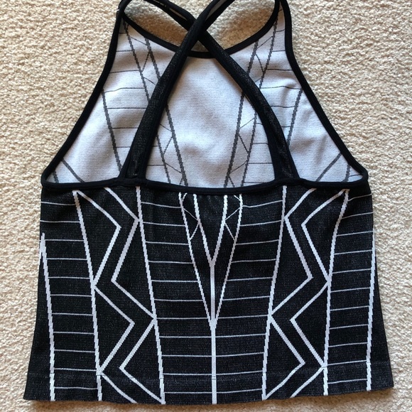 Womens BCBGeneration Black White Pattern Crop Knit Tank Top BCBG Sleeveless M/L - Picture 7 of 12